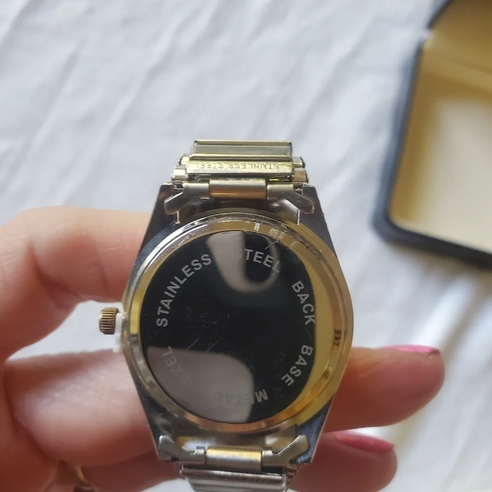 Lindenwold Vintage Silver & Gold Toned Second Hand & Date‎ Elastic Band Watch